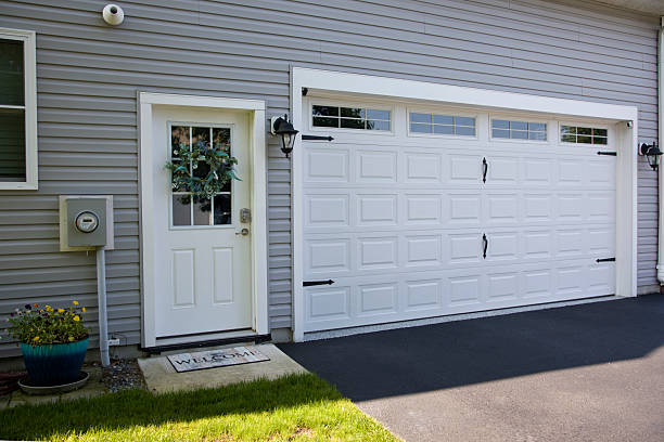 24/7 Emergency Garage Door Panel Replacement experts in Mayflower Village, CA